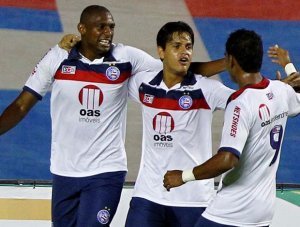 Tricolor n�o convence. Vit�ria, Atl�tico e Tremend�o voam