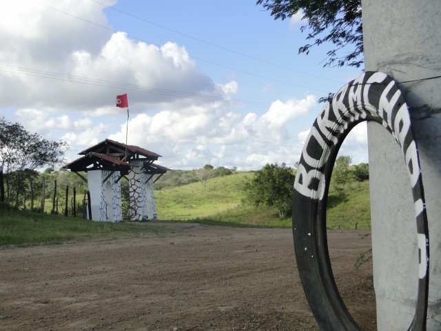 Fazenda Mocó virou um ponto de borracharia