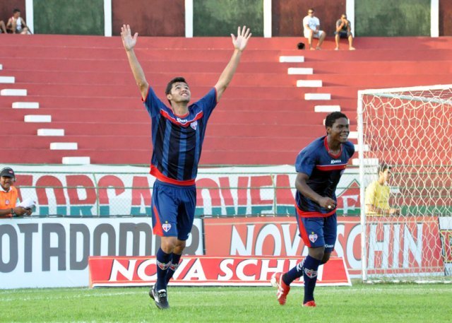 Bahia de Feira e Feirense estreiam hoje
