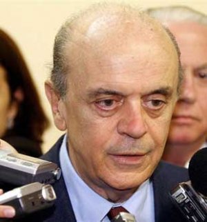 Quis o povo que não fosse agora, discursa Serra após derrota